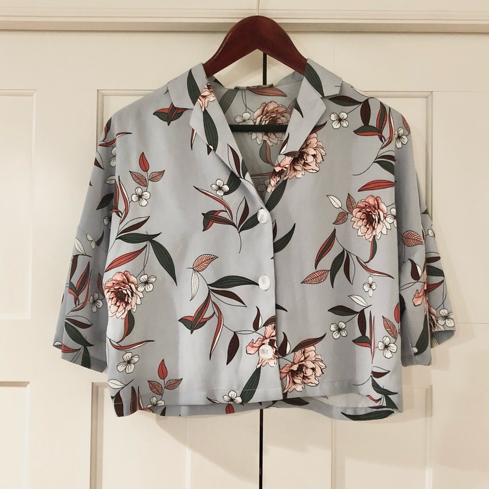 Floral Cropped Collared Top